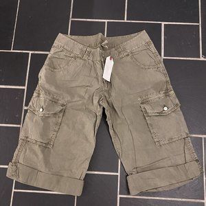 Women's Joie Cargo Shorts, New with tag, Size 12, Loden green